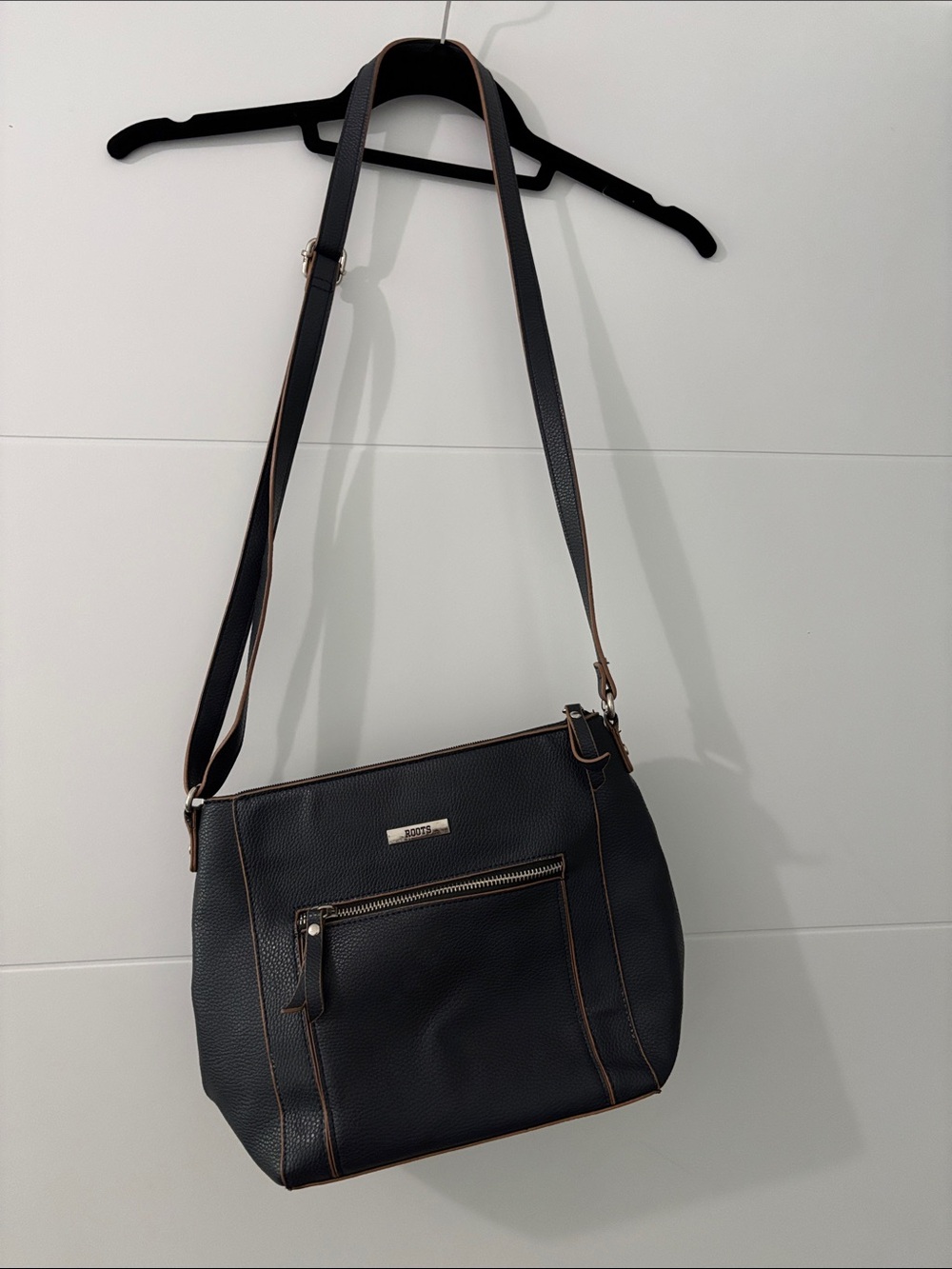 Roots leather Women blue Crossbody Shoulder Bag with brown stitching